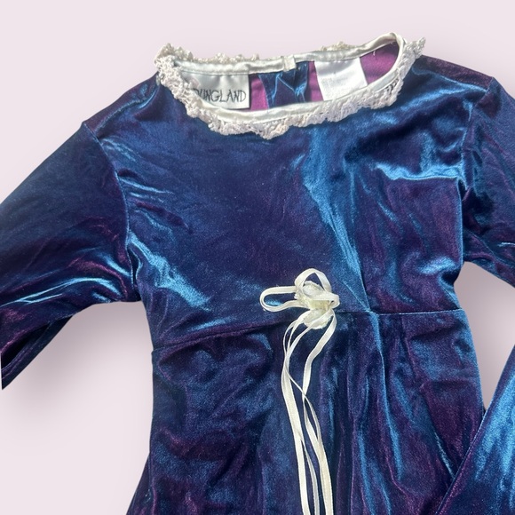 Set Of Two Vintage Toddler Velvet Dresses With Paisley Lace Ribbon Detail Size 5 - Picture 9 of 16